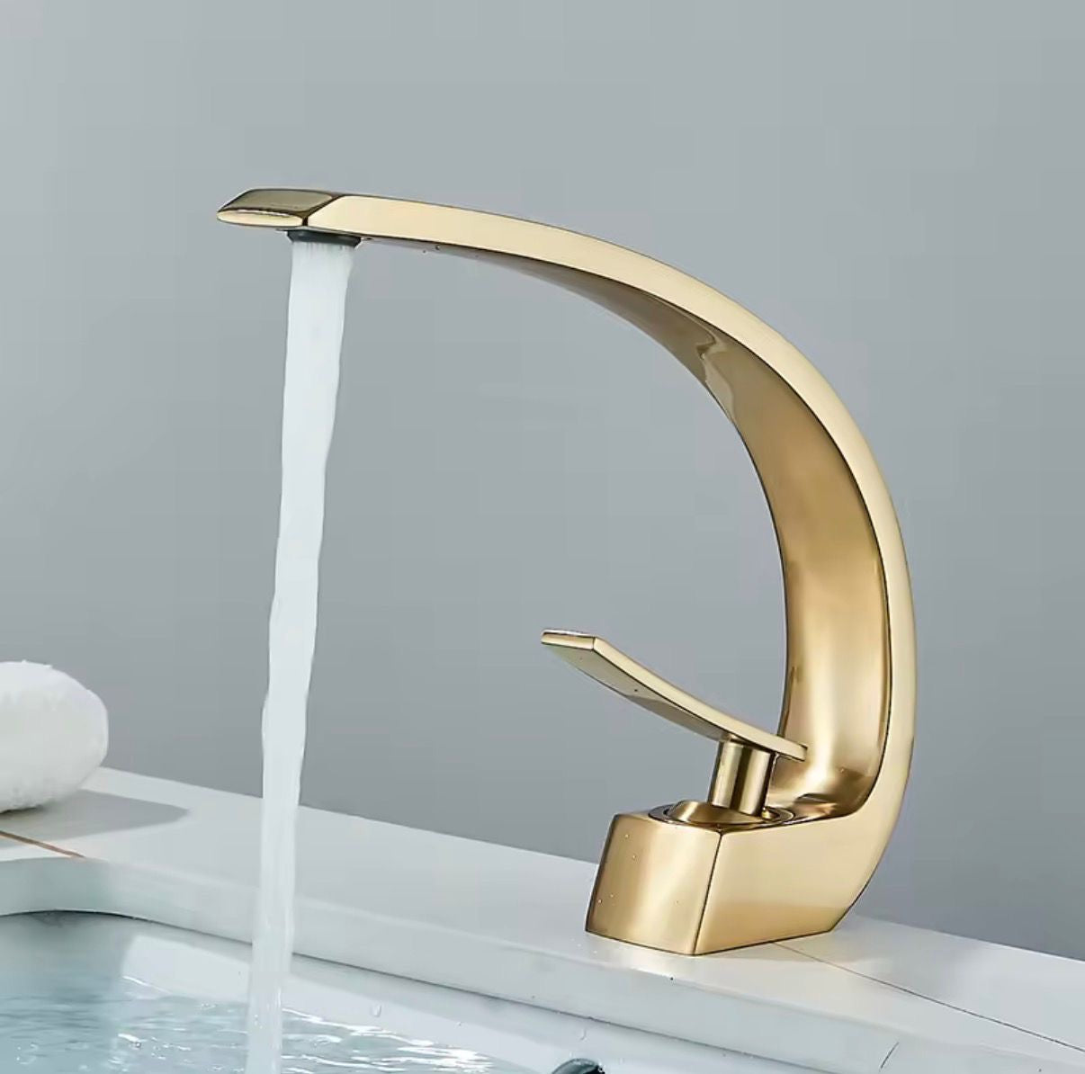 Moderner Einhebel-Wasserhahn