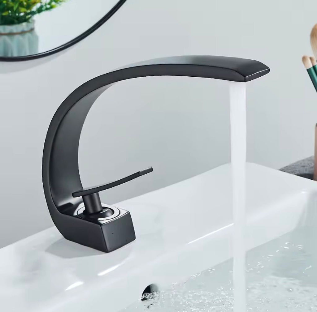 Moderner Einhebel-Wasserhahn