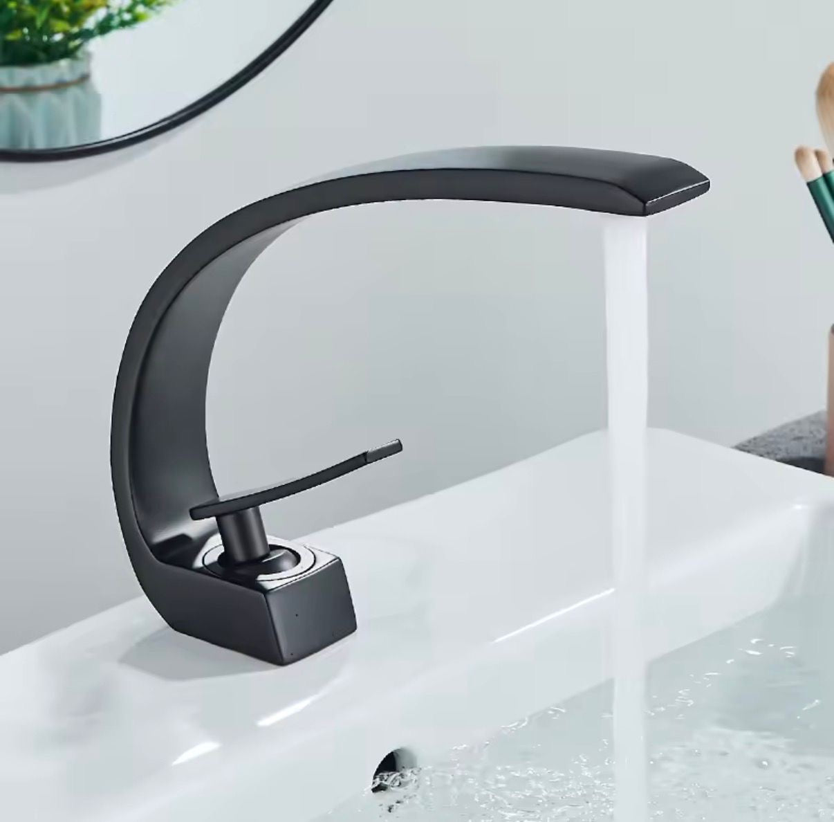 Moderner Einhebel-Wasserhahn