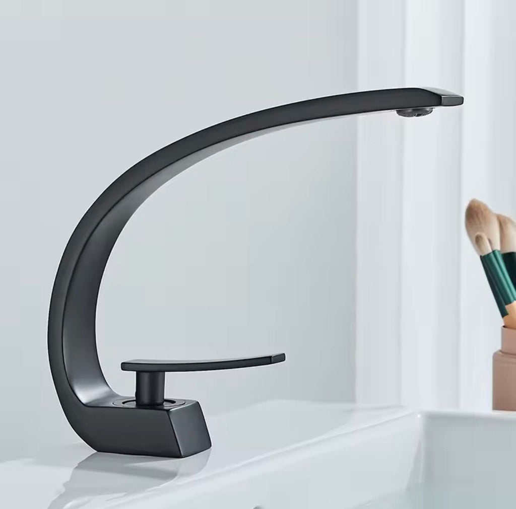 Moderner Einhebel-Wasserhahn