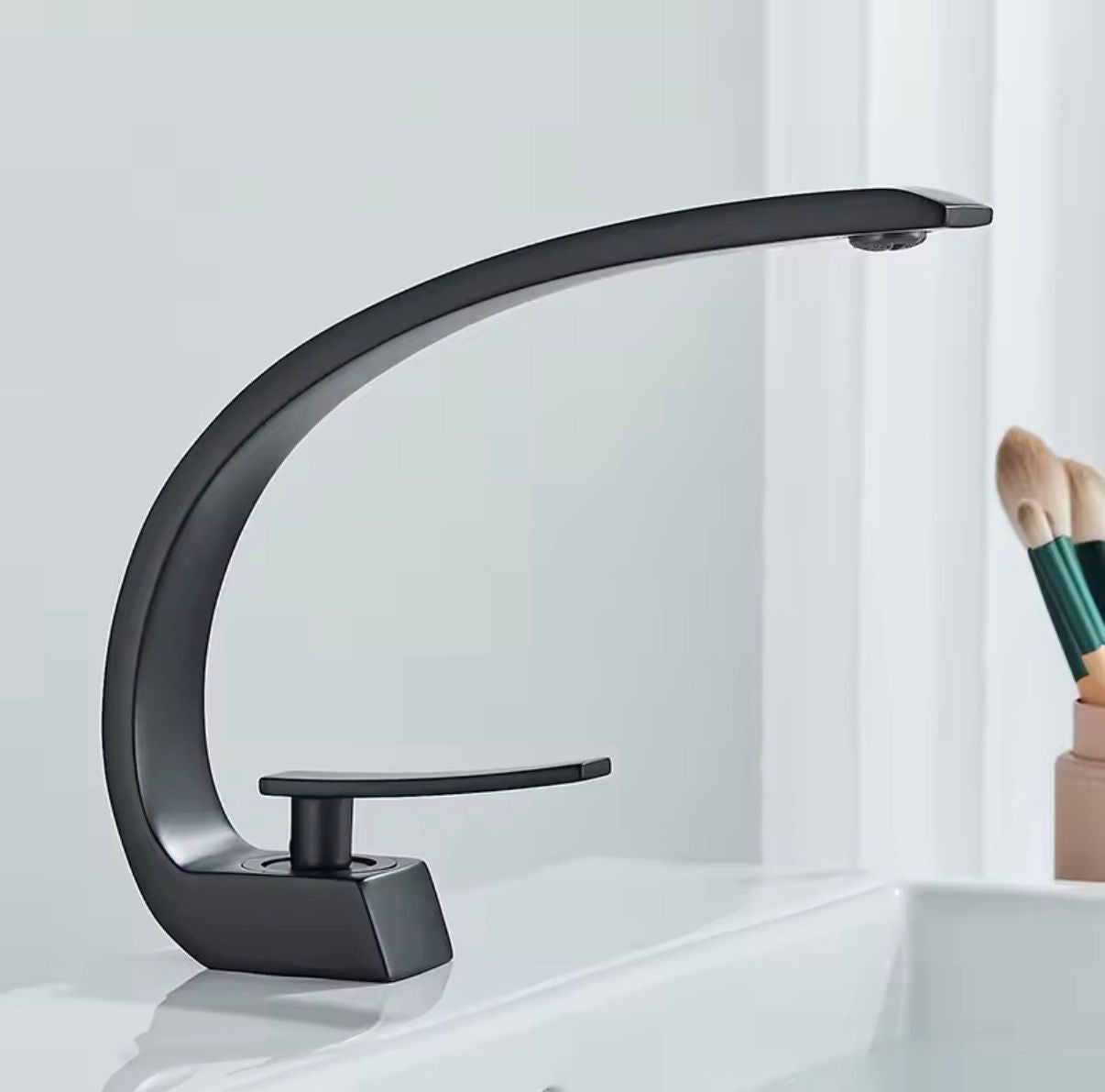 Moderner Einhebel-Wasserhahn